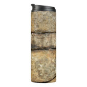 A stone wall made of cobblestones background textu thermosbeker (Geroteerd rechts)