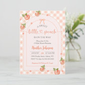 A Sweet Little Peach Gingham Baby Shower Kaart (Staand voorkant)