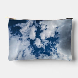 A swirl in the clouds etui