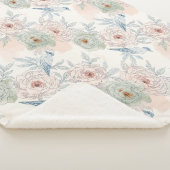 A symphony of song and petals pattern sherpa deken (3/4)