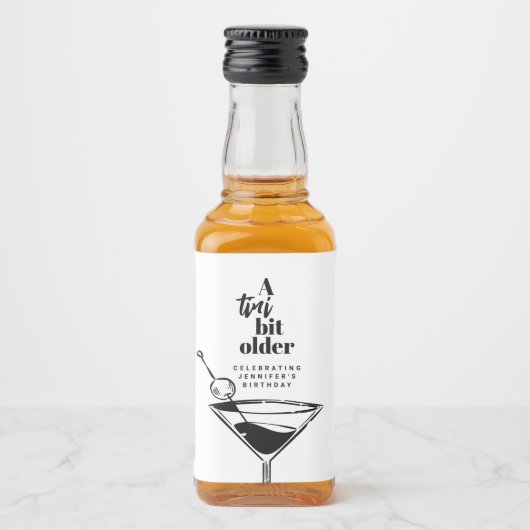 A Tini Bit Older Modern White Martini Birthday Likeurfles Etiket (Voorkant)
