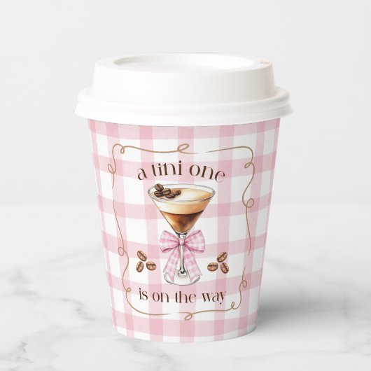 A Tini One Espresso Martini Pink Bow Baby Shower Papieren Bekers (Voorkant)