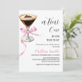 A Tini One On The Way Espresso Martini Baby Shower Kaart (Staand voorkant)