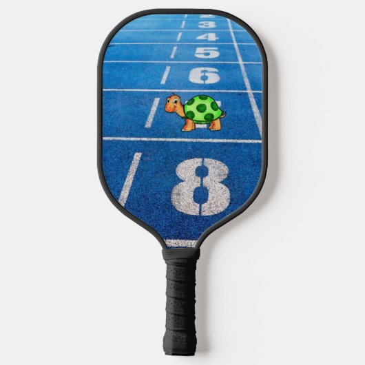 A turtle in a marathon race pickleball paddle (Achterkant)