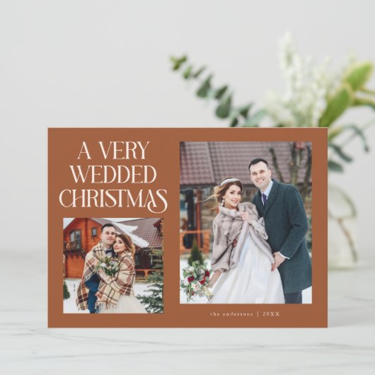 A Very Wedded Christmas Newlywed Photo Terracotta Feestdagenkaart (Staand voorkant)