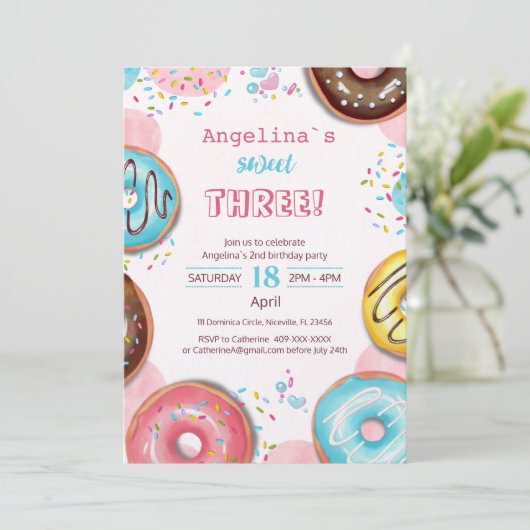 A vibrant birthday invitation with donuts.  kaart (Staand voorkant)