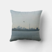 A view of Toronto Throw Pillow Kussen (Achterkant)