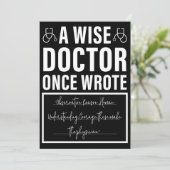 A Wise Doctor Once Wrote - Funny Doctor Gezegde Kaart (Staand voorkant)