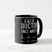 A Wise Doctor Once Wrote - Funny Doctor Gezegde Mok (Voorkant rechts)