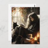 A witch reads with her black cat in a cozy chair briefkaart (Voorkant / Achterkant)
