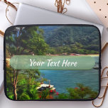 A Yelapa Uitzicht 0828 Laptop Sleeve<br><div class="desc">Schilderij "A Yelapa Uitzicht 0828" Collectie Personaliseer op de productpagina of klik op de knop "Aanpassen" voor meer ontwerpopties. Ontworpen gemaakt van mijn schilderij "A Yelapa Uitzicht 0828" het vastleggen van het uitzicht bij het nemen van een wandeling langs het pad naar het strand in de kleine baai in Yelapa...</div>