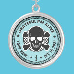 AA NA Skull Chip voor Jaarlijks Jubileum Sterling Zilver Ketting<br><div class="desc">Onze Sleutelhangers voor Addiction Recovery Medallion zijn een perfecte manier om een 'Sobriety Birthday' of 'Recovery Jubileum' te herkennen omdat ze iets bieden dat massaal geproduceerde miljoen sleutelhangers niet de mogelijkheid bieden om je te personaliseren! Laat hen zich uniek voelen en gewaardeerd door gepersonaliseerd te zijn. Voeg elke naam, terugwinningsdatum...</div>