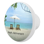 Aaah...pensionering, ontspanning van de strandscèn keramische knop (Rechts)