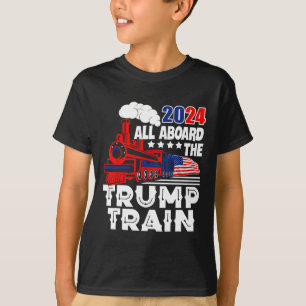 Aan boord van de Trump Train 2024 Amerikaanse vlag T-shirt