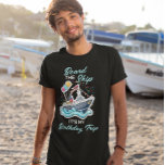 Aan boord van het schip Mijn Verjaardag Cruise T-shirt<br><div class="desc">Dit ontwerp kan op het gebied worden gepersonaliseerd dat door de foto en/of tekst te veranderen wordt verstrekt. Of het kan worden aangepast door te klikken deze Sjabloon personaliseert en dan de klik te kiezen om verdere optie aan te passen en de kleur van de achtergrond te schrappen of te...</div>
