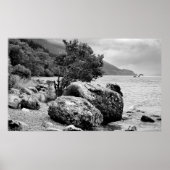 Aan de kust van Loch Ness met het monster Poster (Voorkant)