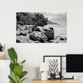 Aan de kust van Loch Ness met het monster Poster (Thuiskantoor)