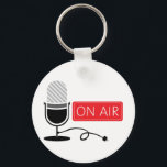 Aan de lucht sleutelhanger<br><div class="desc">Spreek luid en duidelijk in de microfoon en laat de wereld je horen! Dit ontwerp zal een geweldige toevoeging aan een t-shirt of een pet voor uw favoriete dj maken!</div>