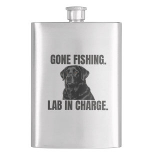 Aan het vissen. Lab in leiding. Black Lab RVS Flacon
