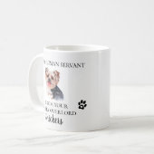 Aan mijn Human Servant Funny Dog Gift Yorkie Koffiemok (Voorkant links)