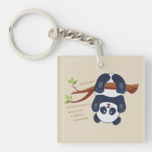 aandoenlijke panda die ondersteboven hangt