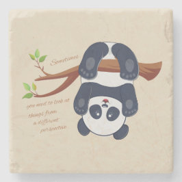 aandoenlijke panda die ondersteboven hangt stenen onderzetter