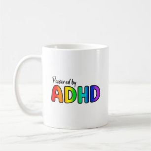 Aangedreven door ADHD   Regenboogtypografie Koffiemok