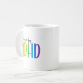 Aangedreven door ADHD | Regenboogtypografie Koffiemok (Voorkant links)