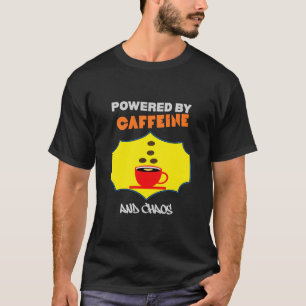 Aangedreven door cafeïne en chaos   Grappige koffi T-shirt