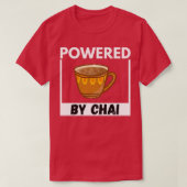 Aangedreven door Chai Chai Latte Tea Addict 1 T-shirt (Design voorkant)