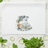 Aangedreven door Coffee & Fiction Keukenhanddoek (Gevouwen)