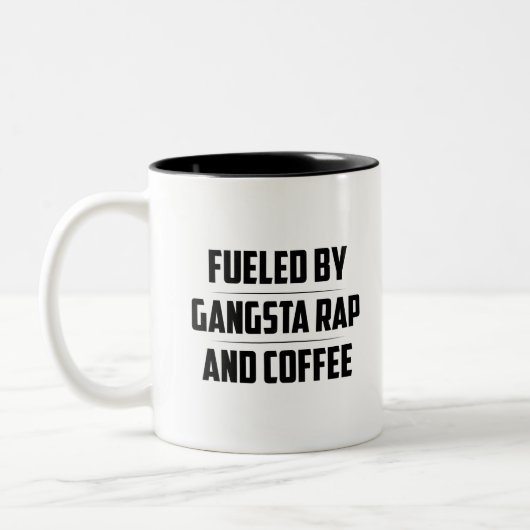 AANGEDREVEN DOOR GANGSTA RAP EN KOFFIE TWEEKLEURIGE KOFFIEMOK (Links)