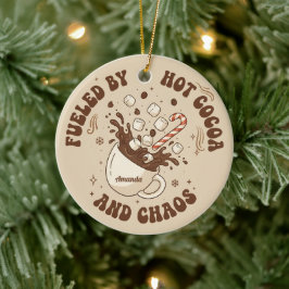 Aangedreven door hete chocolade en chaos Grappig k Keramisch Ornament