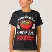 Aangedreven door K-pop en Ramen Kpop Merch Merchan T-shirt (Voorkant)