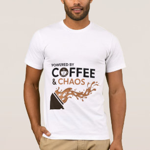 Aangedreven door koffie en chaotische babyflesjes t-shirt