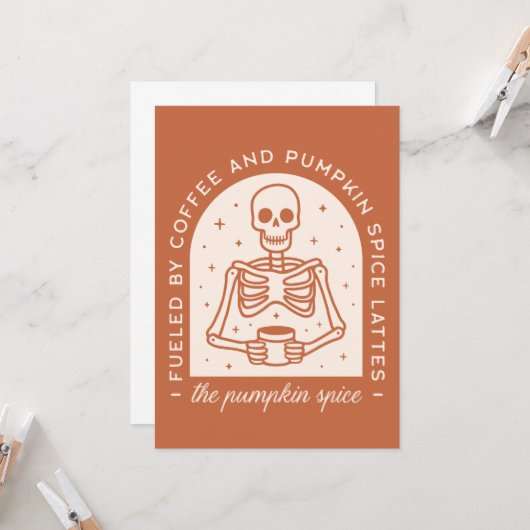 Aangedreven door koffie en pumpkin spice lattes kaart (Voorkant / Achterkant in situ)
