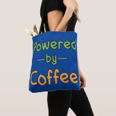 Aangedreven door koffie tote bag (Dichtbij)