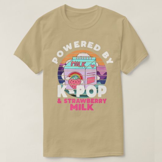Aangedreven door KPop- en aardbeienmelk Kawaii T-shirt (Design voorkant)