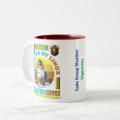 Aangedreven door Linux - Aangedreven door koffie Tweekleurige Koffiemok (Voorkant links)