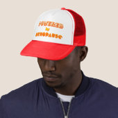 Aangedreven door Menopauze 2 Trucker Hat Pet (In situ)