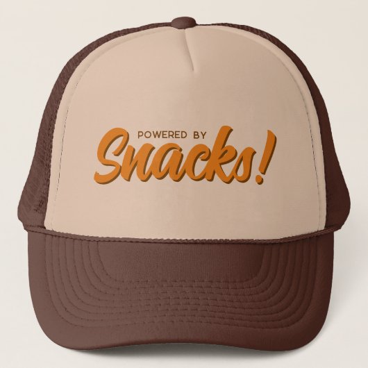Aangedreven Door Snacks, Grappige Roze Trucker Pet (Voorkant)