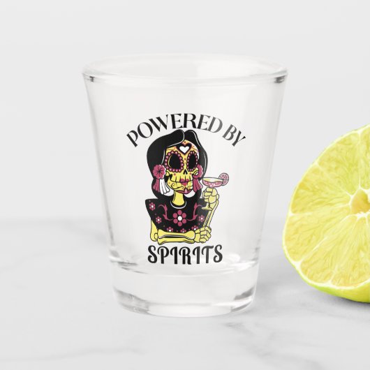 Aangedreven door Spirits Vrouw Shot Glas (Voorkant)