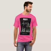 Aangeklede jongen zoent t-shirt (Voorkant volledig)