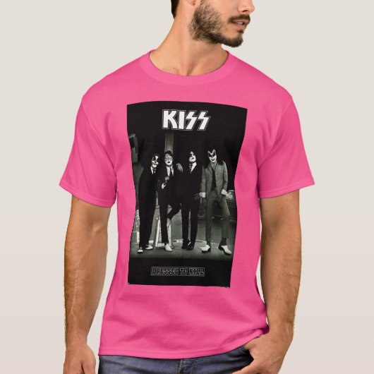 Aangeklede jongen zoent t-shirt (Voorkant)