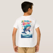 Aangeklede Run: Speelse Cartoon Walvis T-shirt (Achterkant volledig)