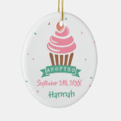 Aangenomen Cupcake - Aangepaste naam Datum Keramisch Ornament (Rechts)