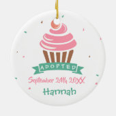 Aangenomen Cupcake - Aangepaste naam Datum Keramisch Ornament (Achterkant)