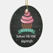 Aangenomen Cupcake - Aangepaste naam Datum Keramisch Ornament (Rechts)