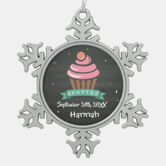Aangenomen Cupcake - Aangepaste naam Datum Tin Sneeuwvlok Ornament