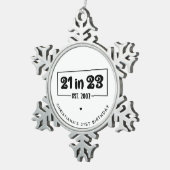 Aangepast 21ste verjaardag cadeau 21 op 23.00 uur  tin sneeuwvlok ornament (Rechts)